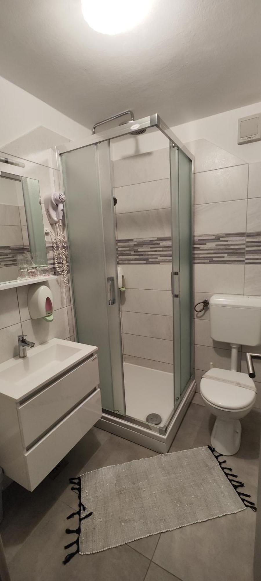 Hotel Pansion I Restoran Bijela Ruza Ravna Gora Esterno foto