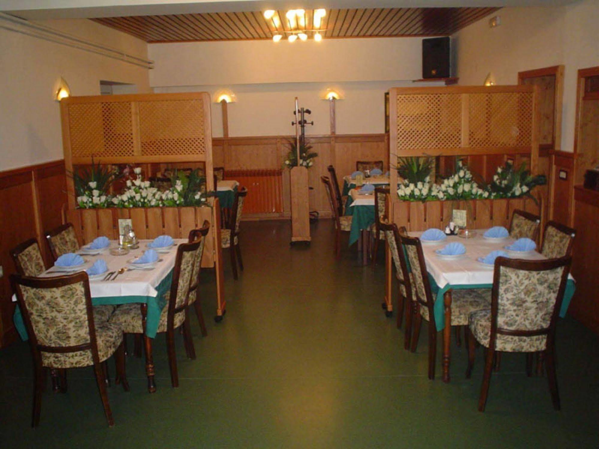 Pansion I Restoran Bijela Ruza Hotel Ravna Gora Esterno foto